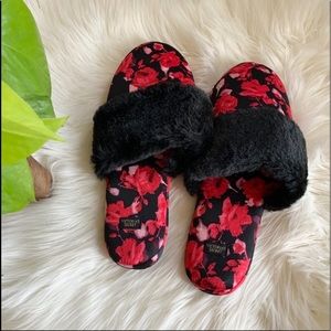 NWOT Victoria’s Secret Satin Rose Faux Fur…